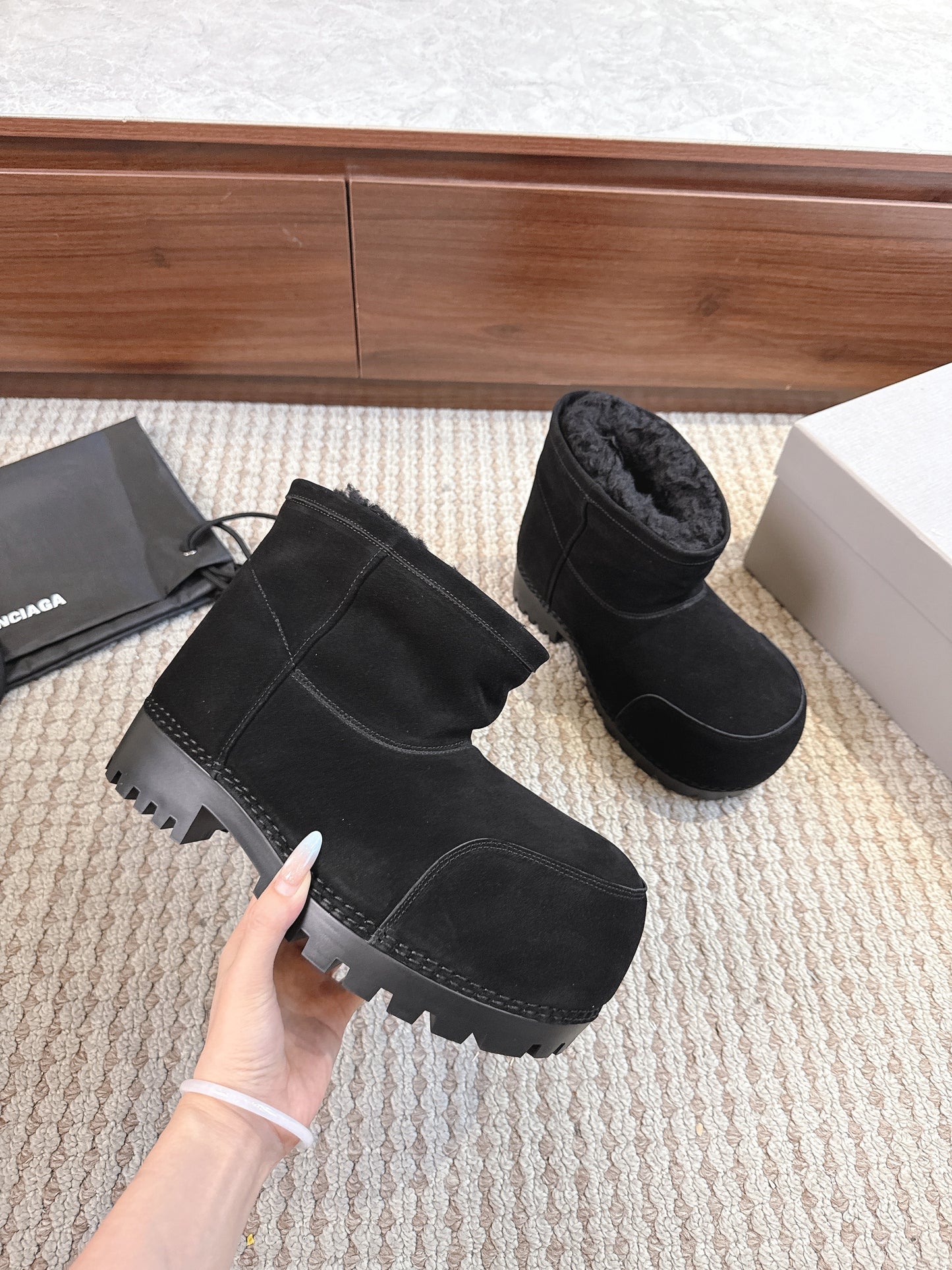 BLG Alaska Suede Boots Black