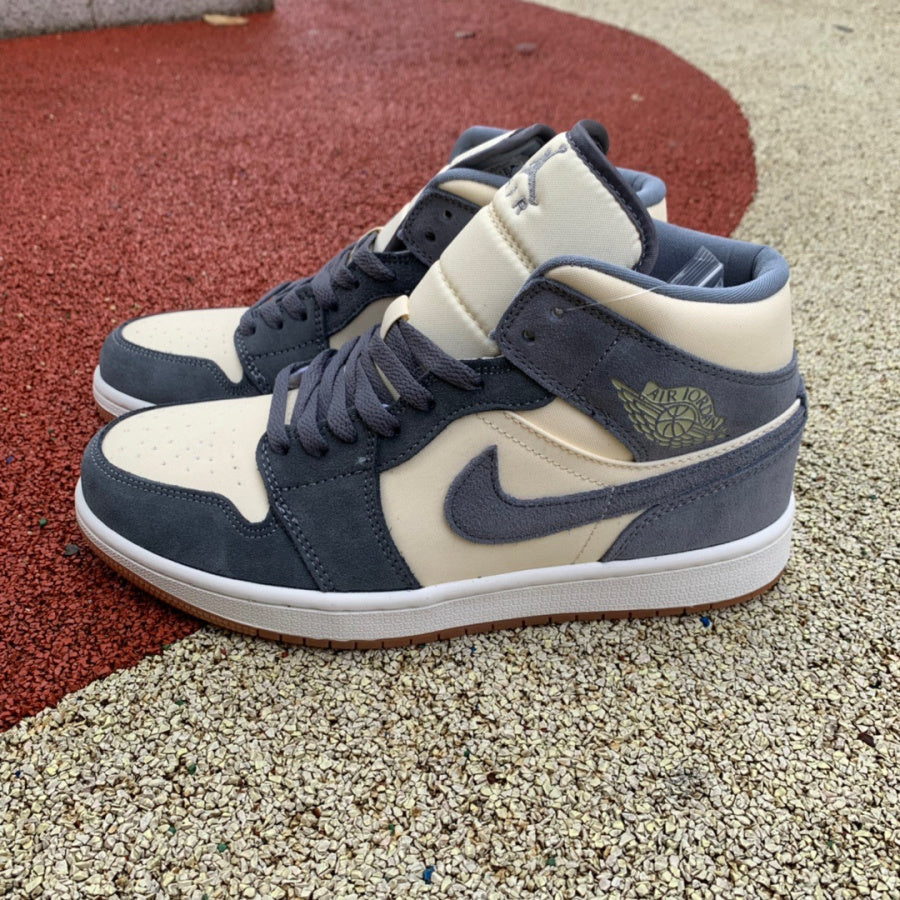 AJ1 MID Coconut Milk