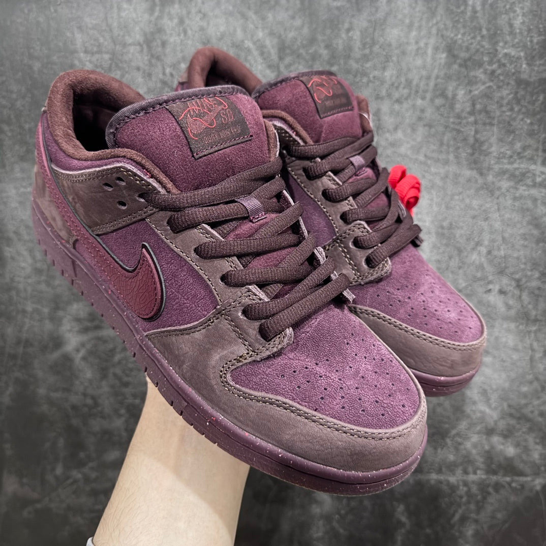 Dunk SB City of Love in the Burgundy Crush