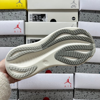 GEL-NIMBUS 27 White/Black