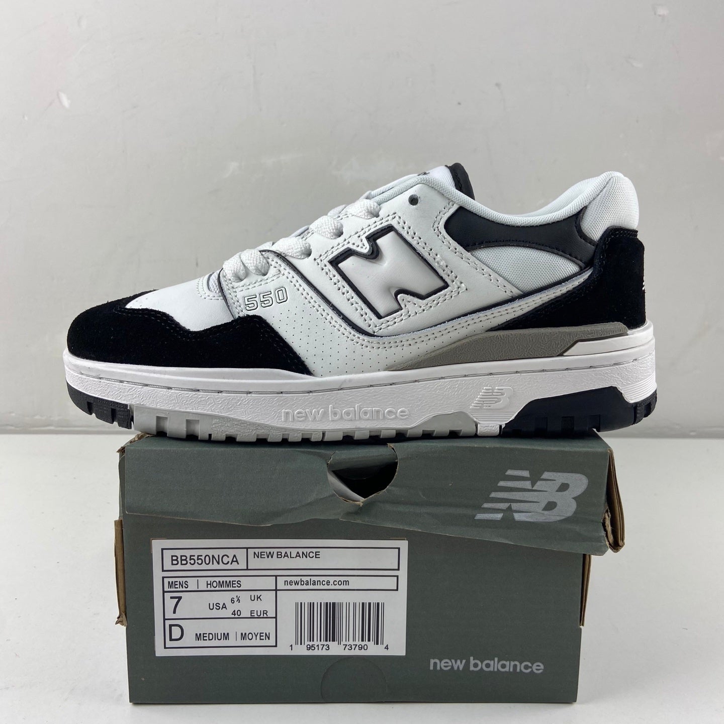 550 White and Black