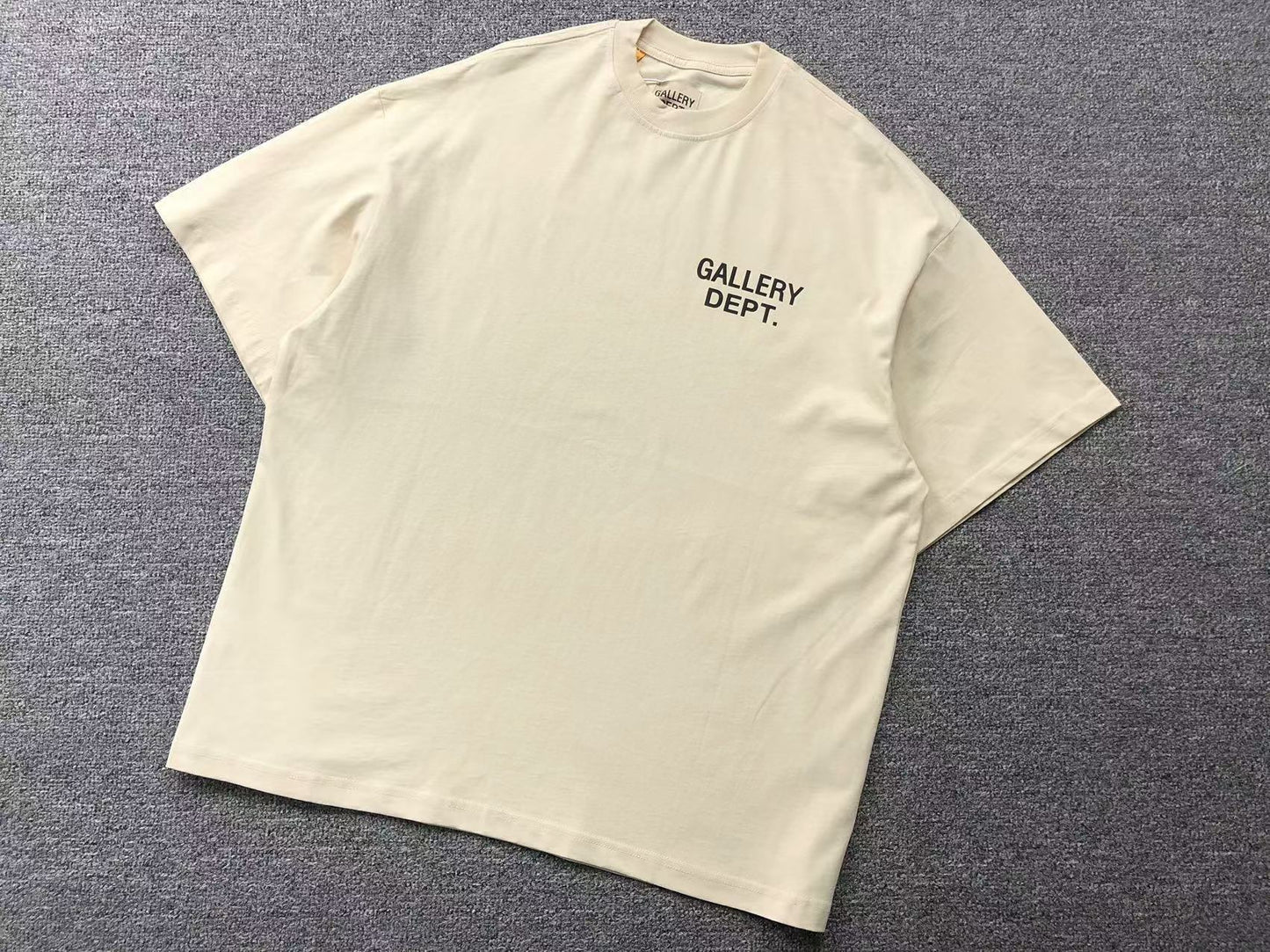 T-shirt GALLERY DEPT