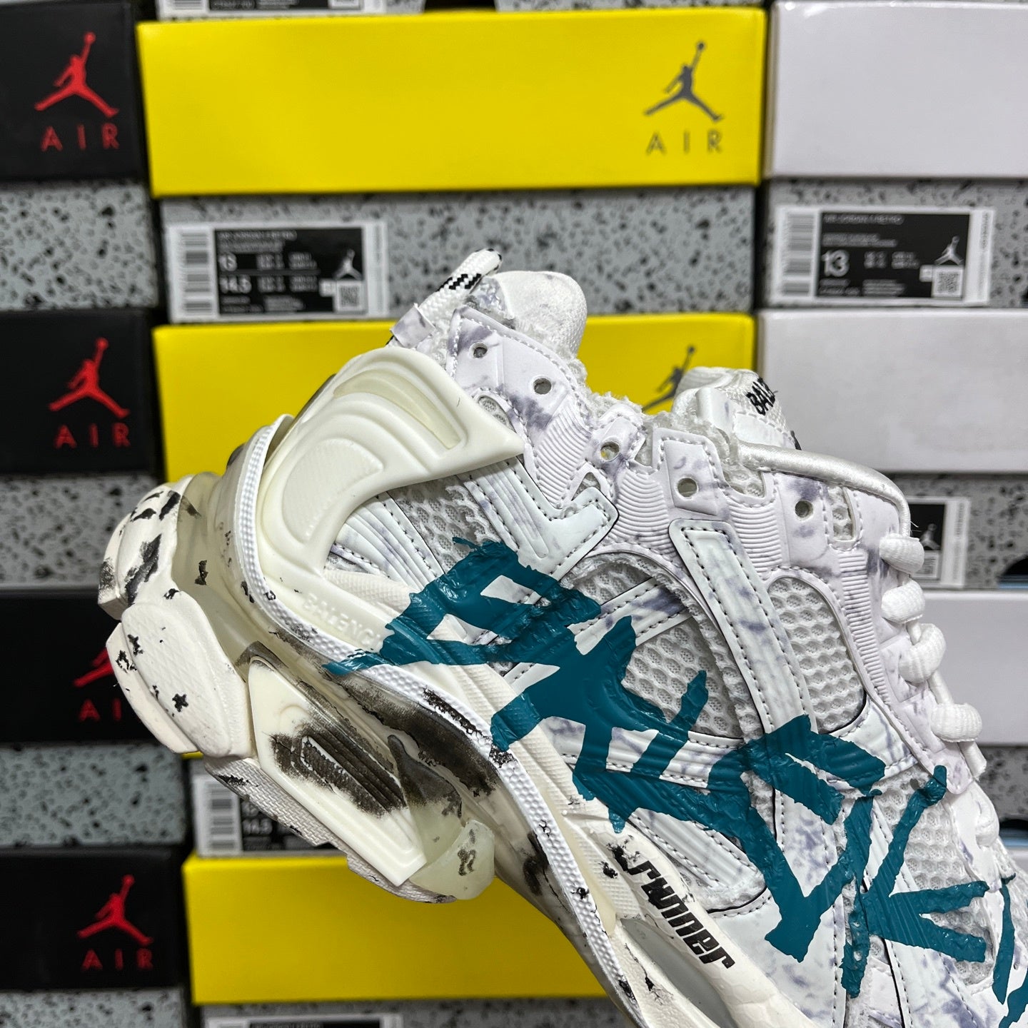 BLG Runner Graffiti White Blue