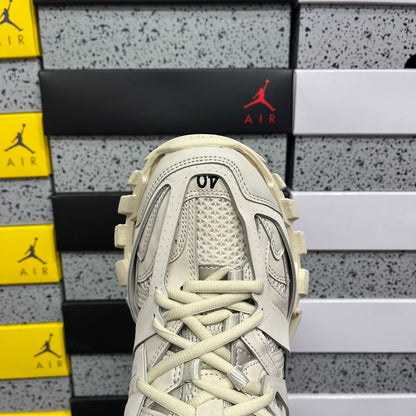 BLG Track Beige Speckled