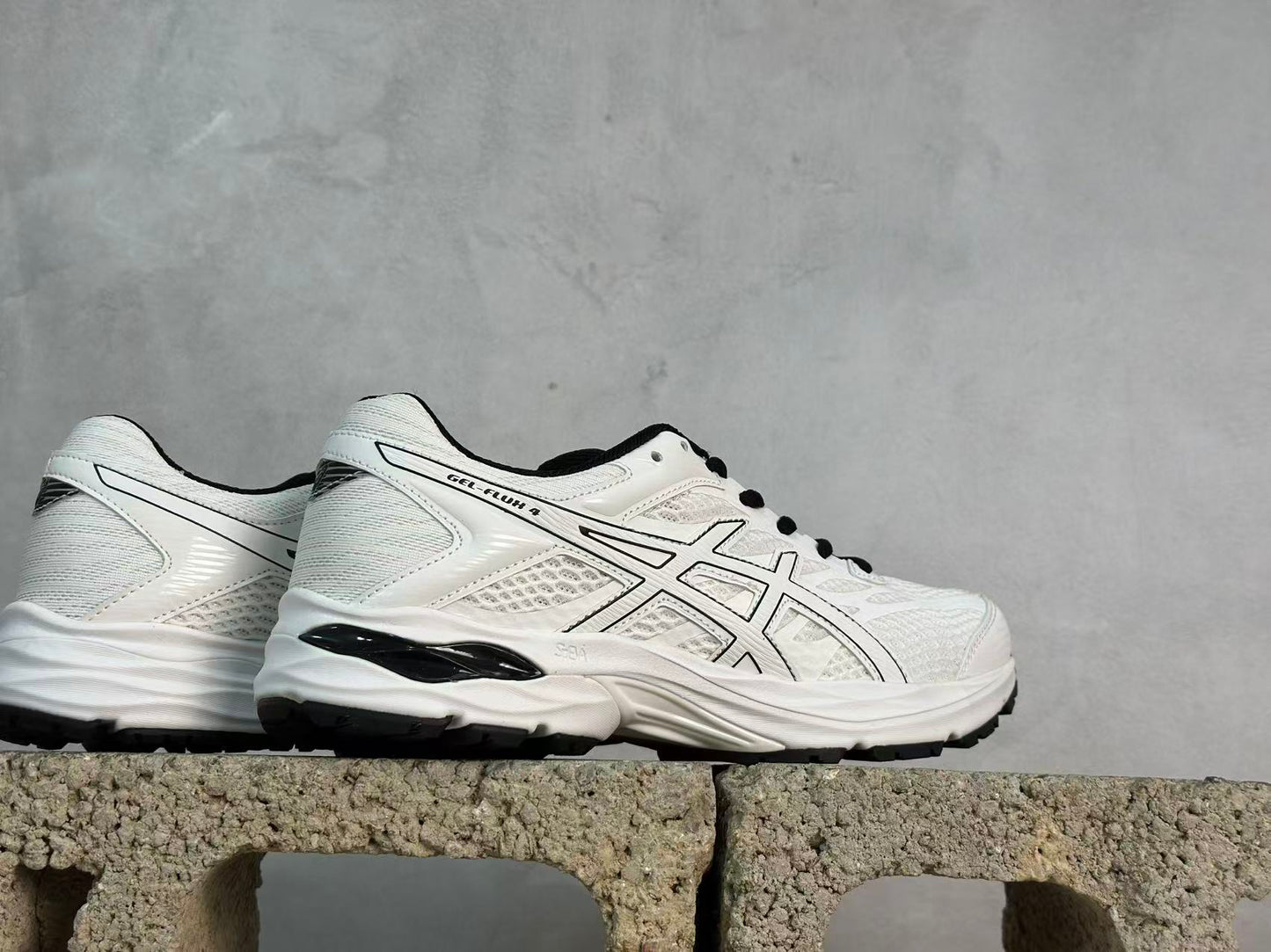 GEL-FLUX 4 White/Black