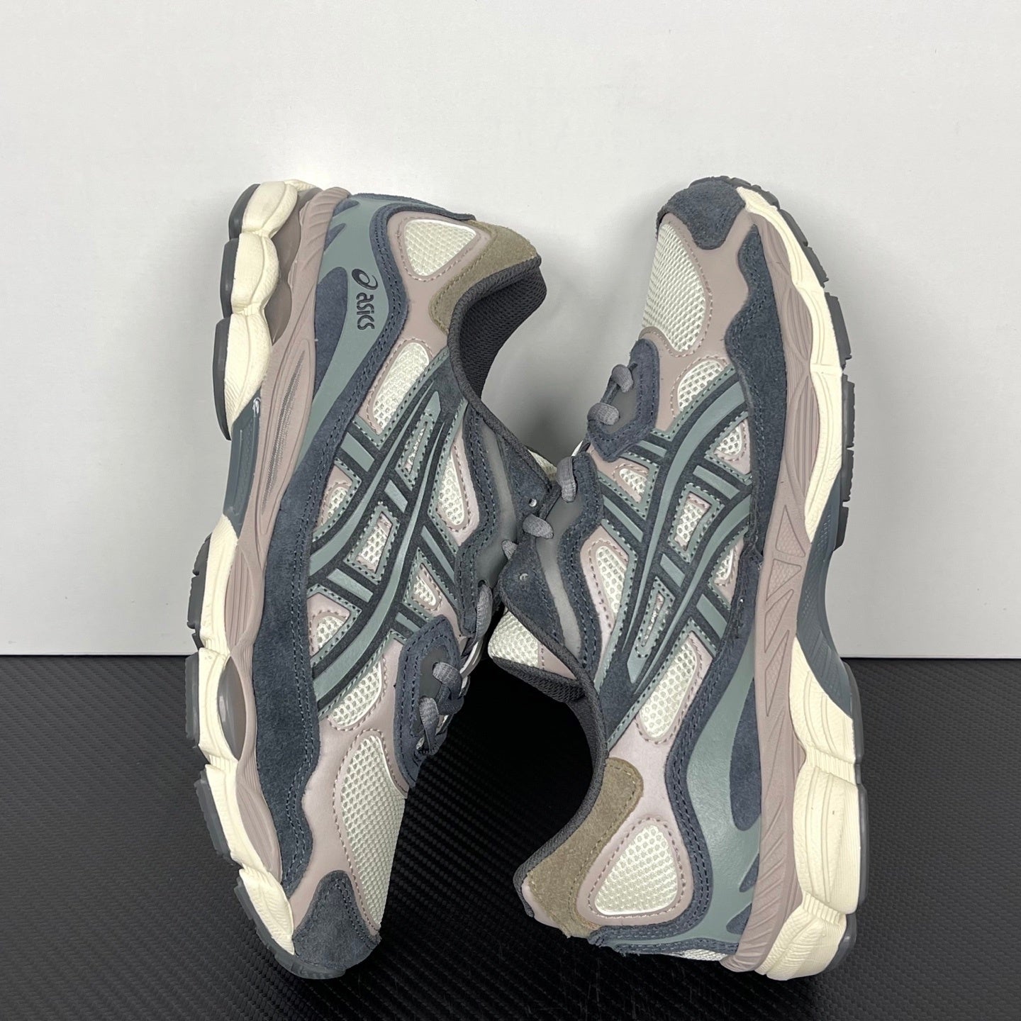 Gel Nyc Oatmeal/Obsidian Grey