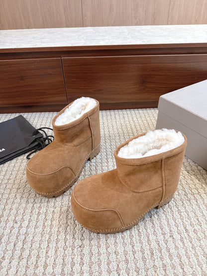 BLG Alaska Suede Boots