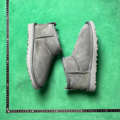 UGG