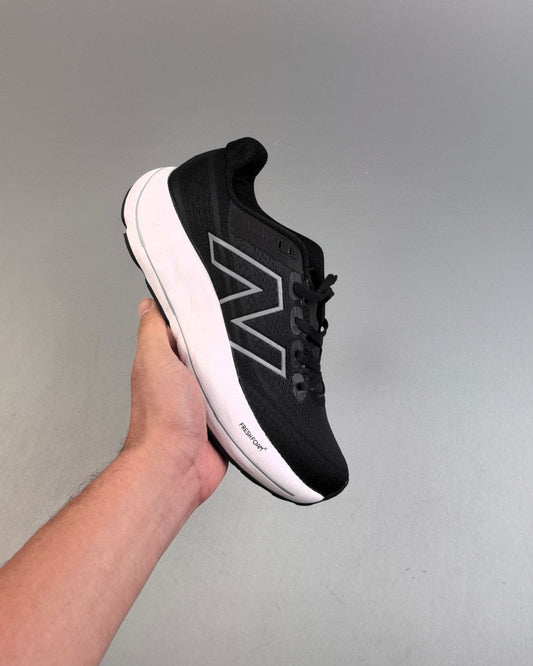 880 Fresh Foam X Vongo v6 Black and White