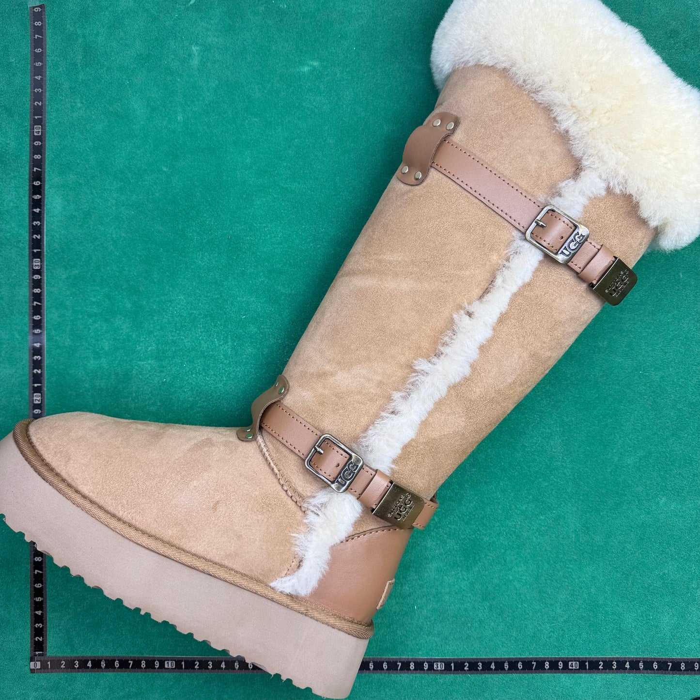 UGG