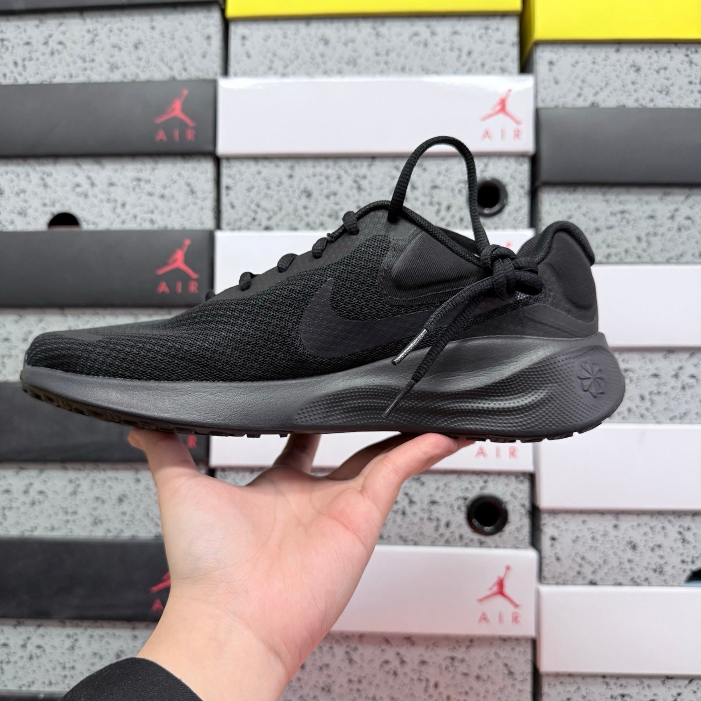 Revolution 7 Black