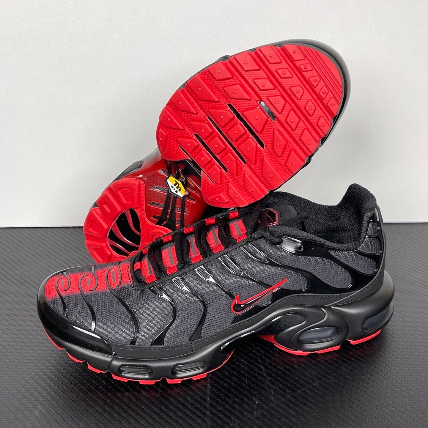 TN Black Red