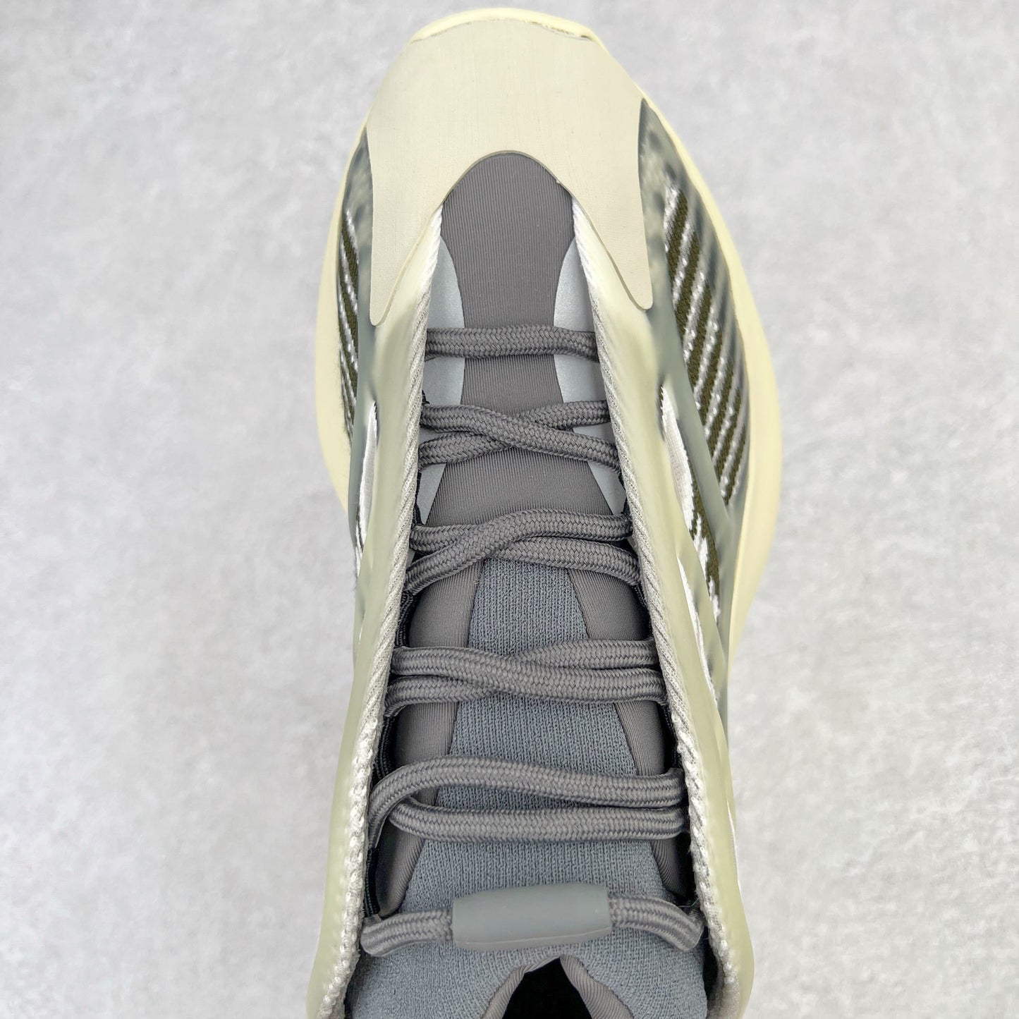 700 V3 Fade Salt