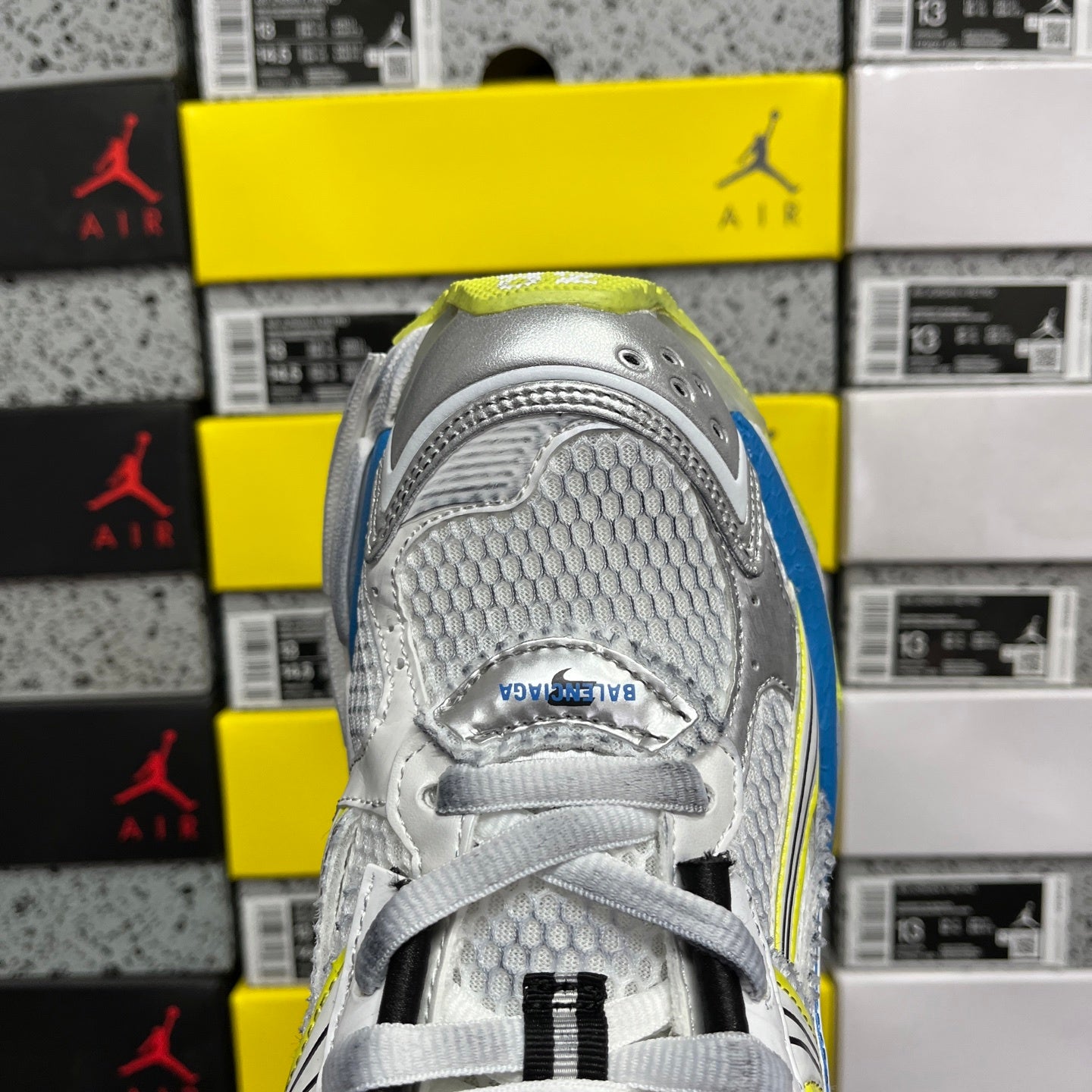BLG Runner White/Black/Blue/Yellow