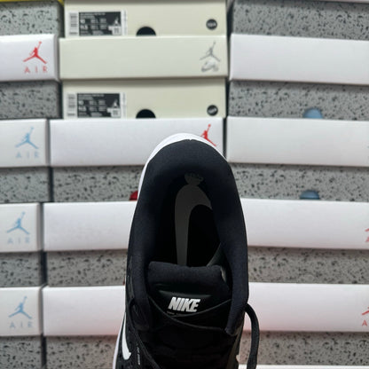 Air Zoom Structure 23 Black/White