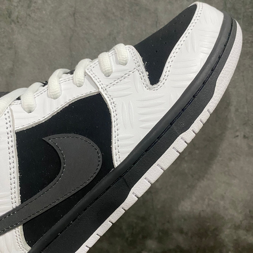 Dunk SB TIGHTBOOTH
