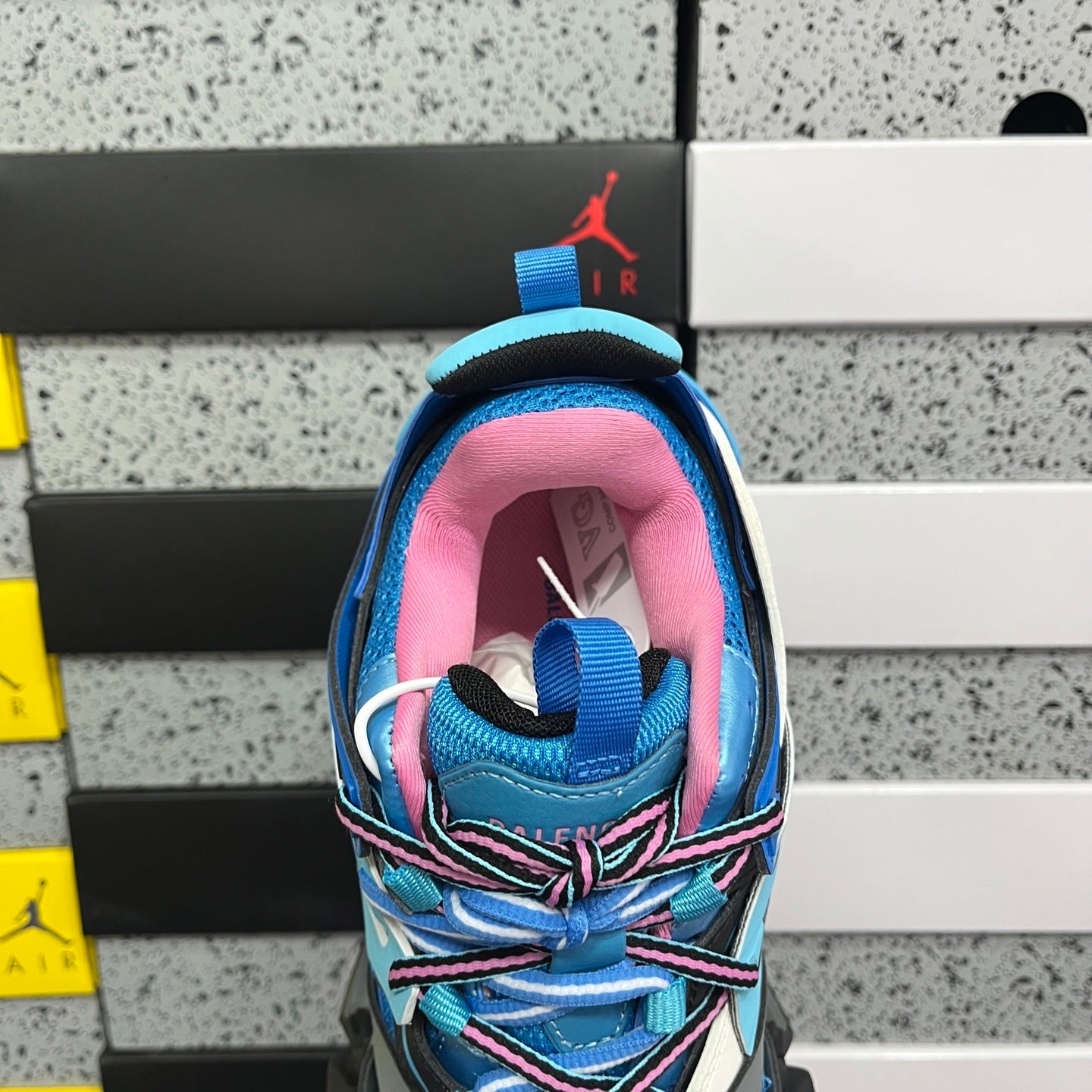 BLG Track Light Blue Pink