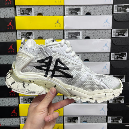 BLG Runner 7.0 Graffiti - White Black