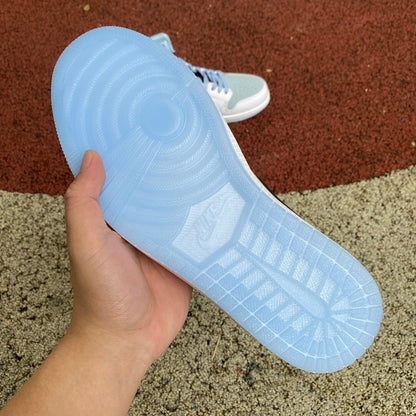 AJ1 MID Ice Blue