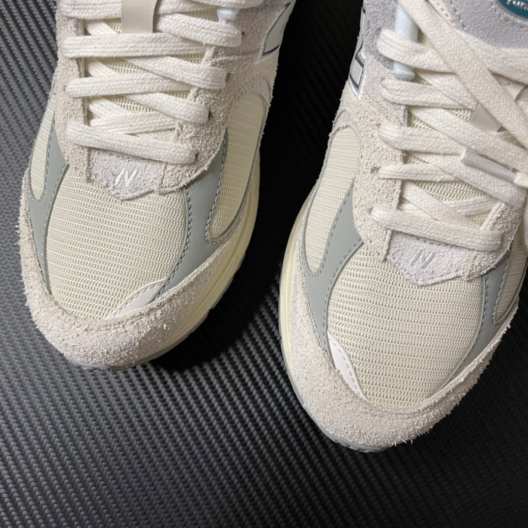 2002 the Year of the Loong is grey