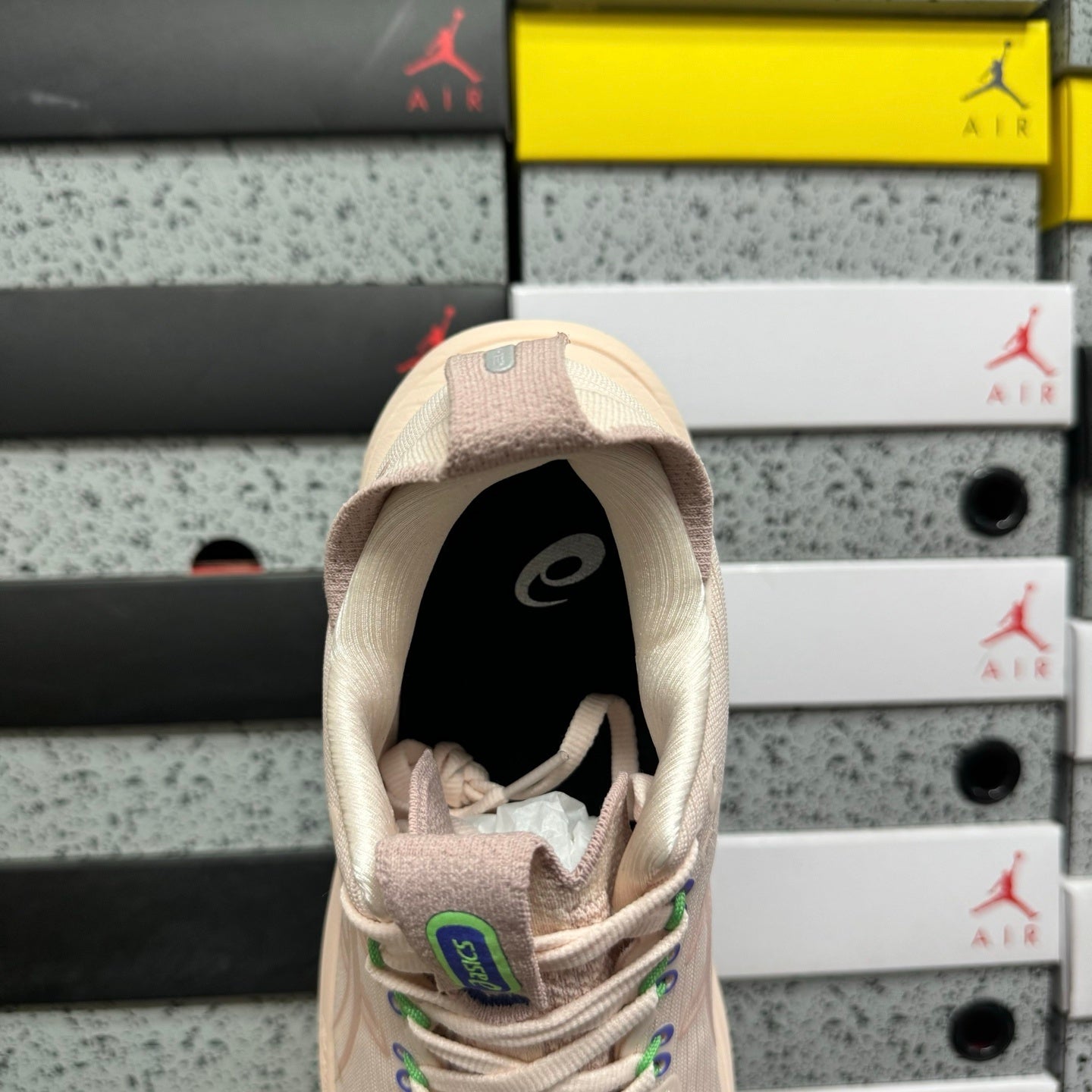 GEL-NIMBUS 28 Beige Pink