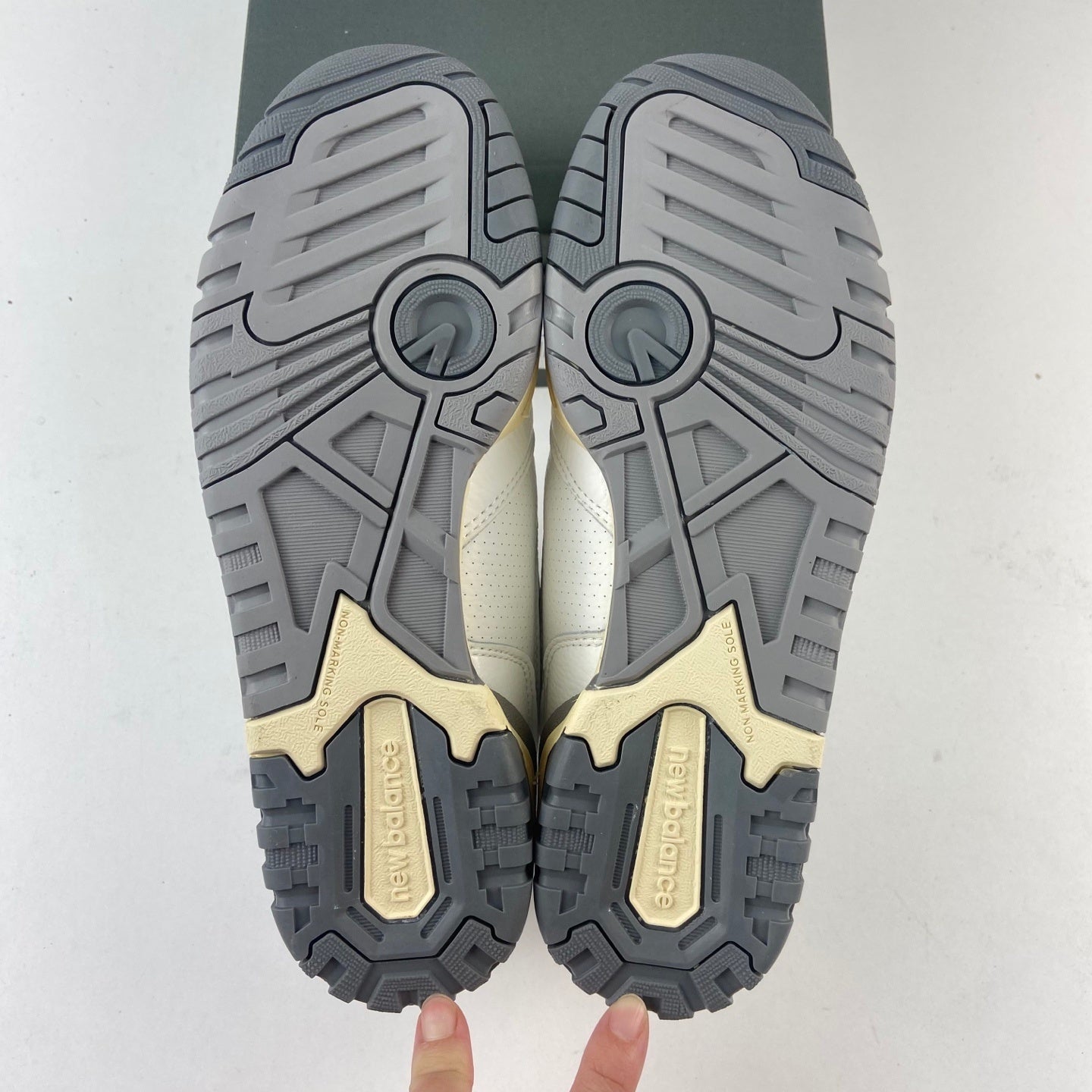 550 Vintage Grey and White