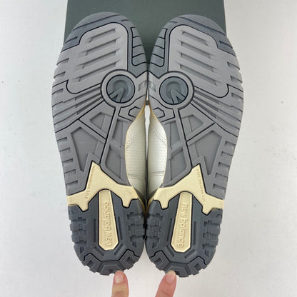 550 Vintage Grey and White