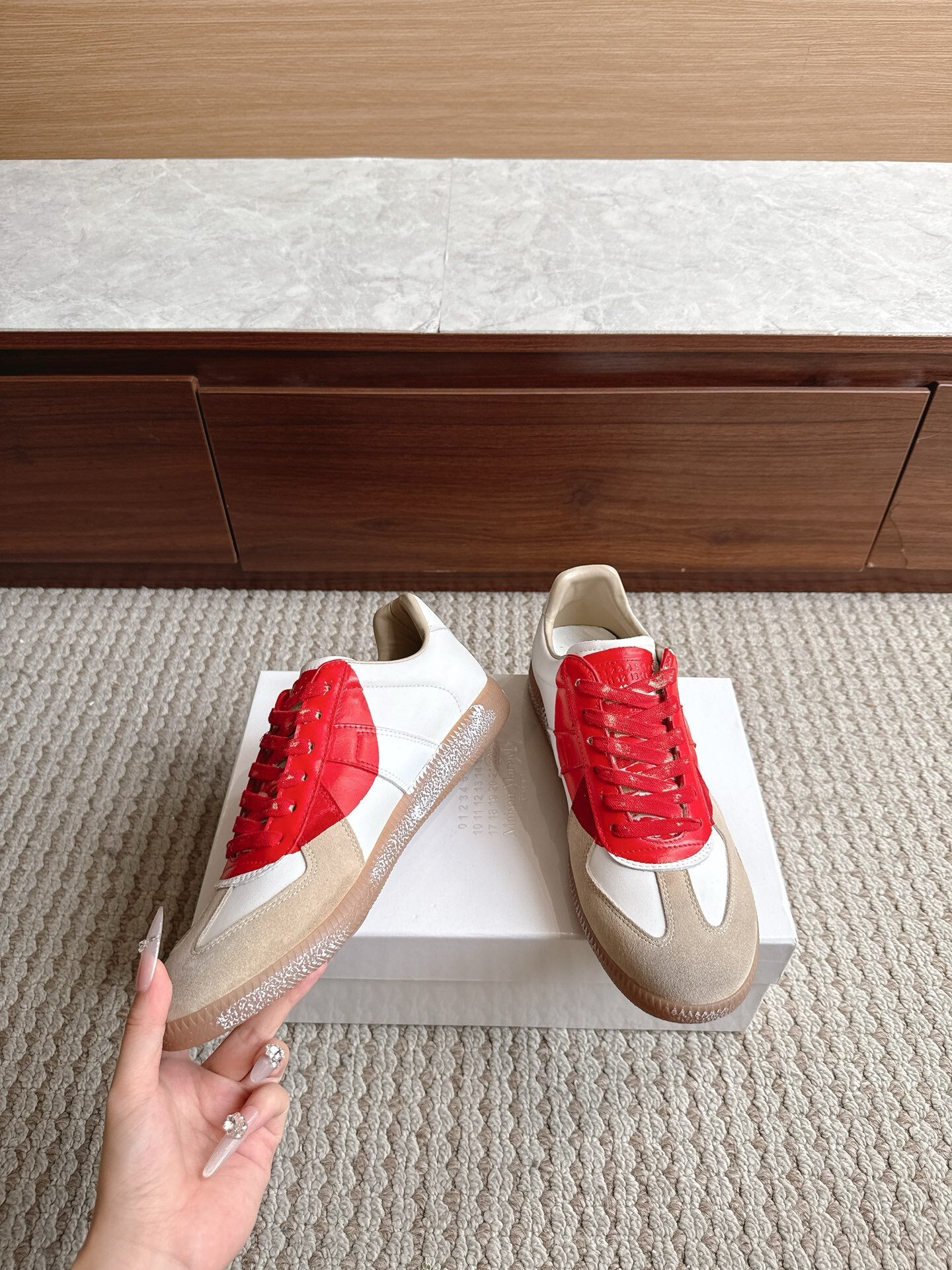 Maison Paint Red White