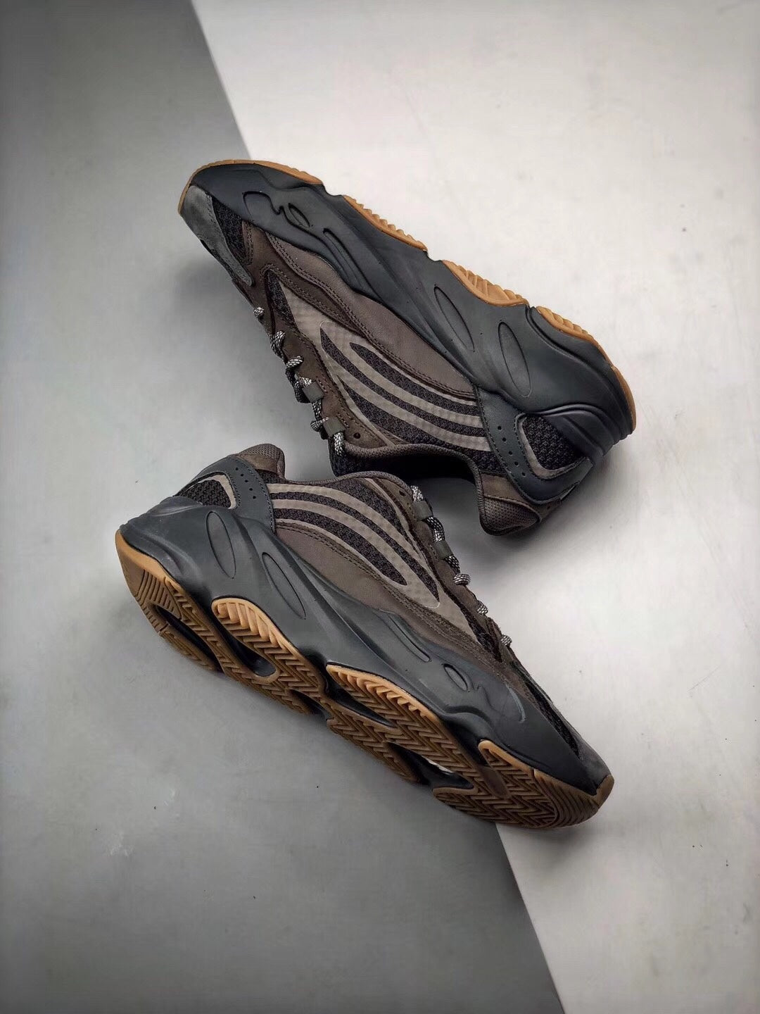 700 V2 Brown