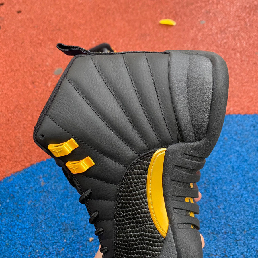 12 Black Taxi