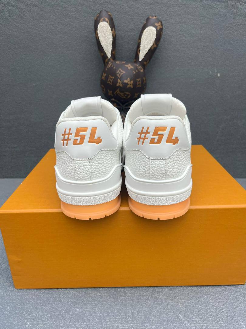 Trainer Orange