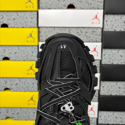 BLG Track Black White