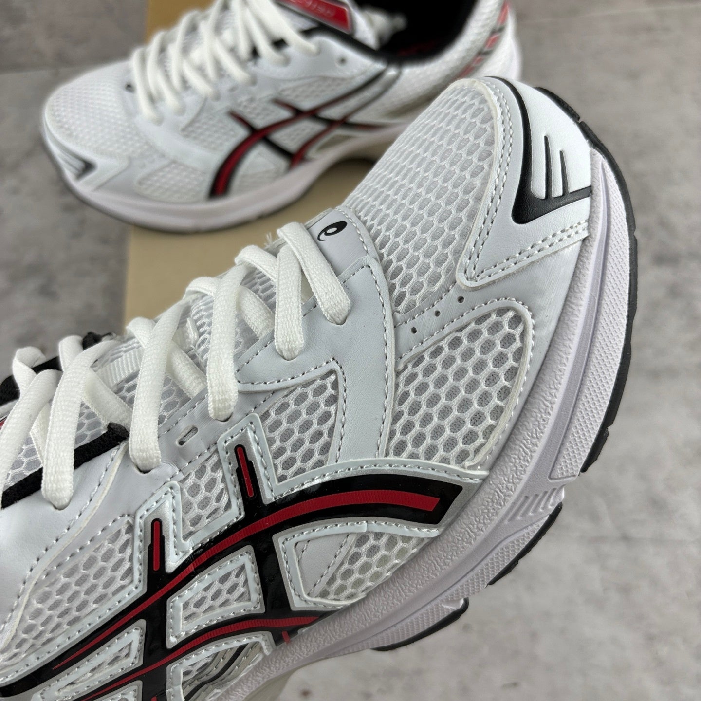 Gel-1130 White/Red