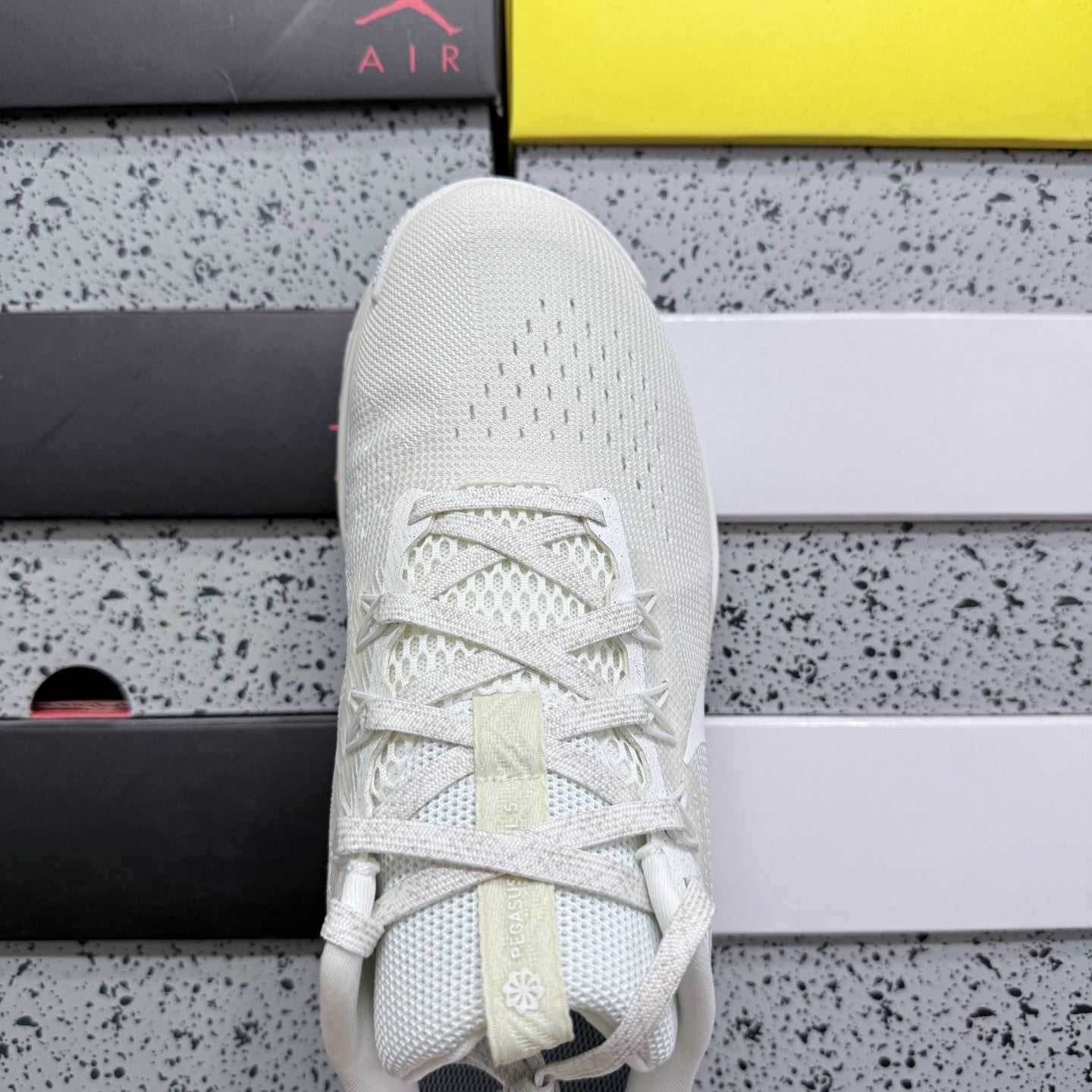 Pegasus Trail 5 Triple White