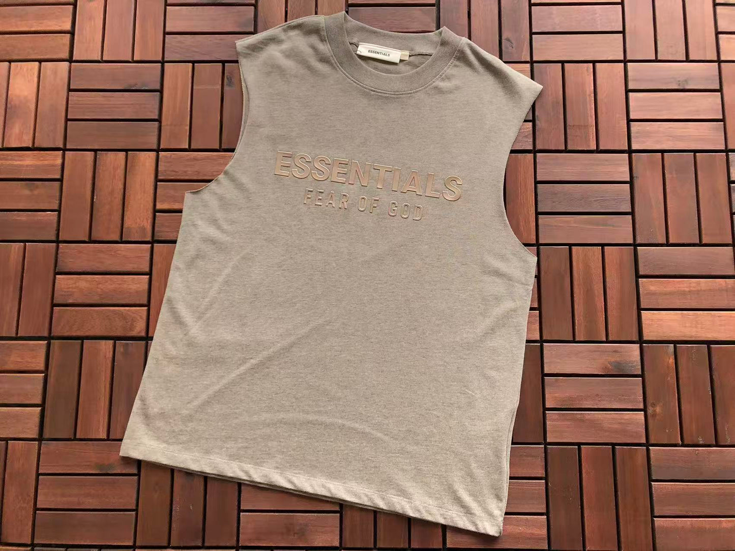 T-Shirts sem Mangas ESSENT