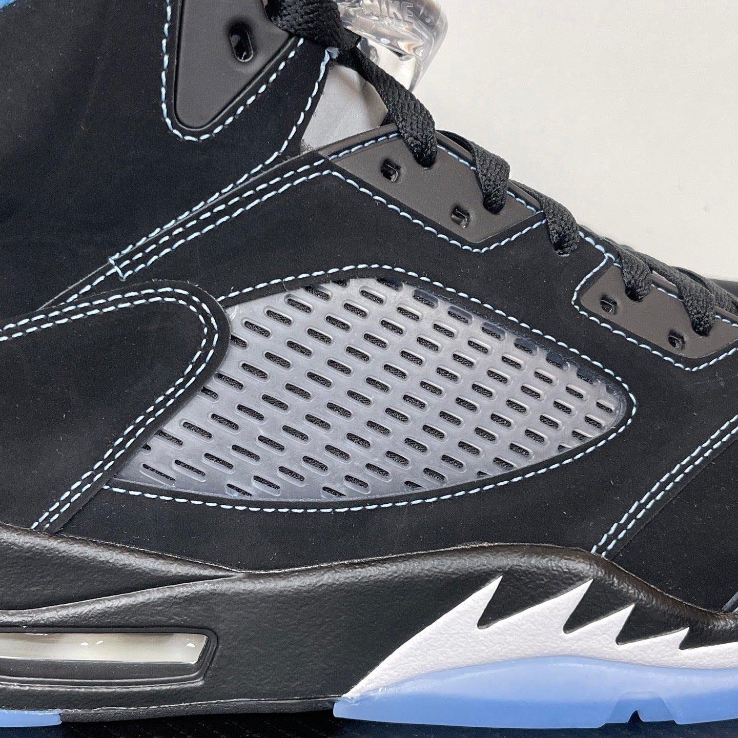 KB5 Black University Blue
