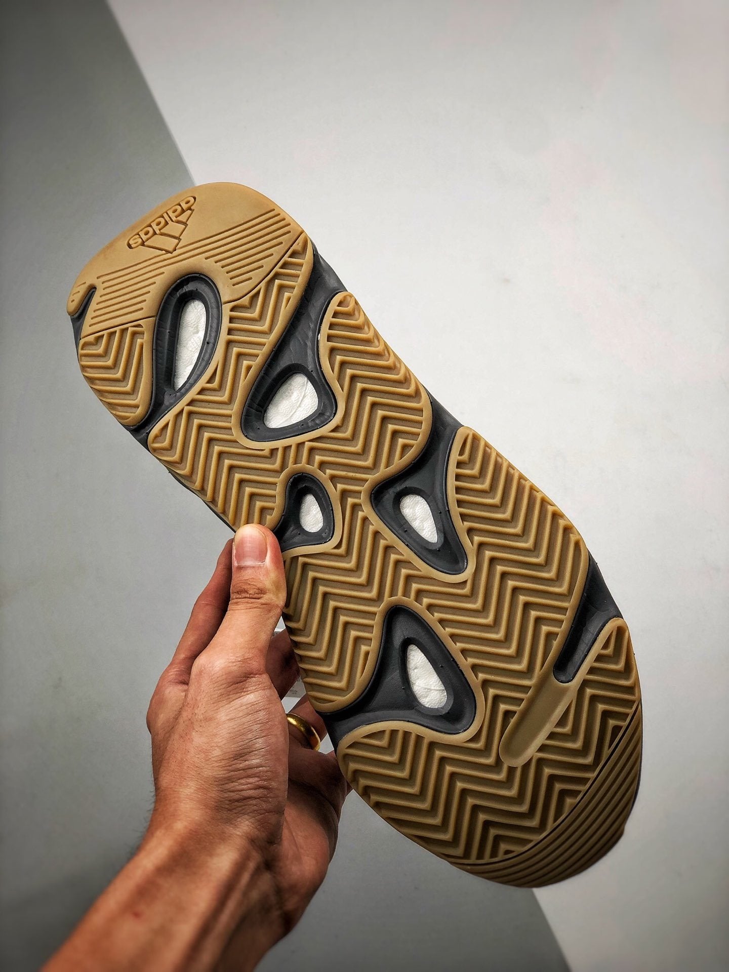 700 V2 Tephra