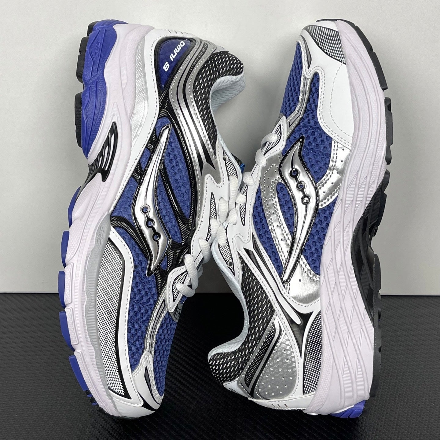 Sau Omni 9 Blue and White