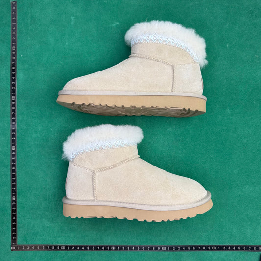 TT UGG Classic Novelty