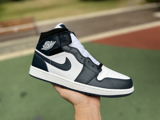 AJ1 MID Black