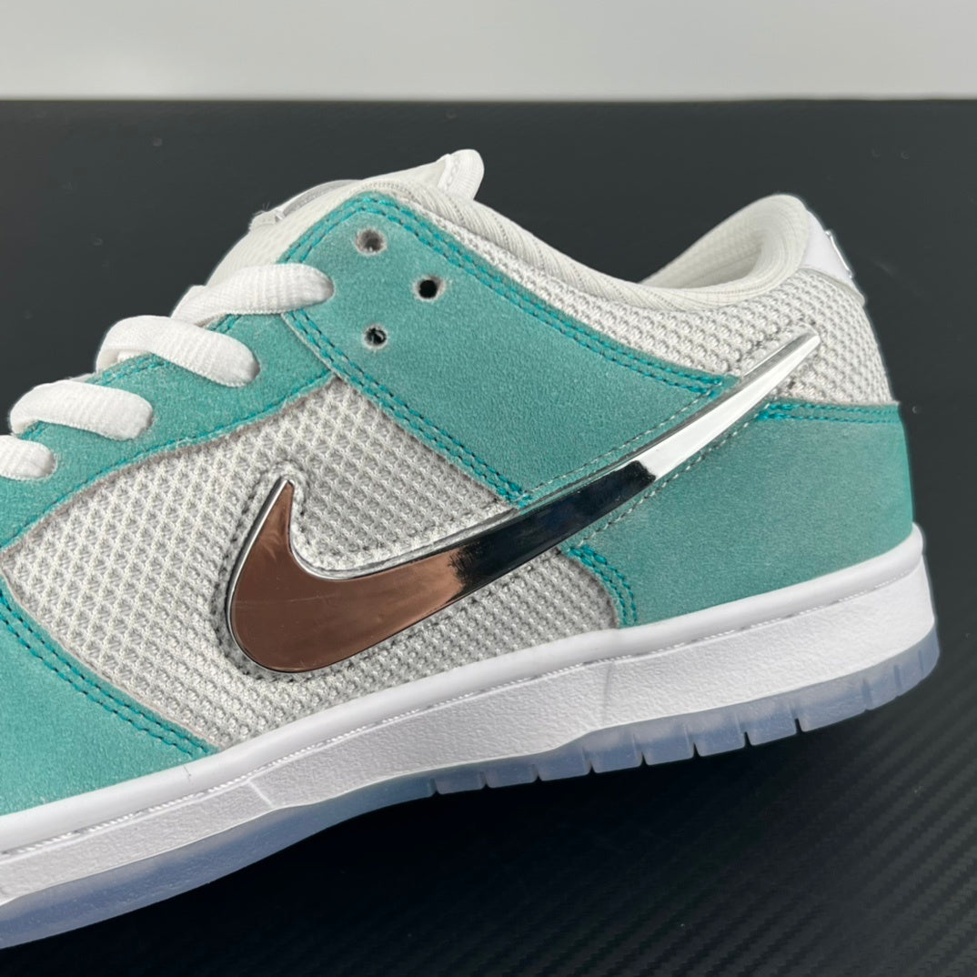 Dunk SB April