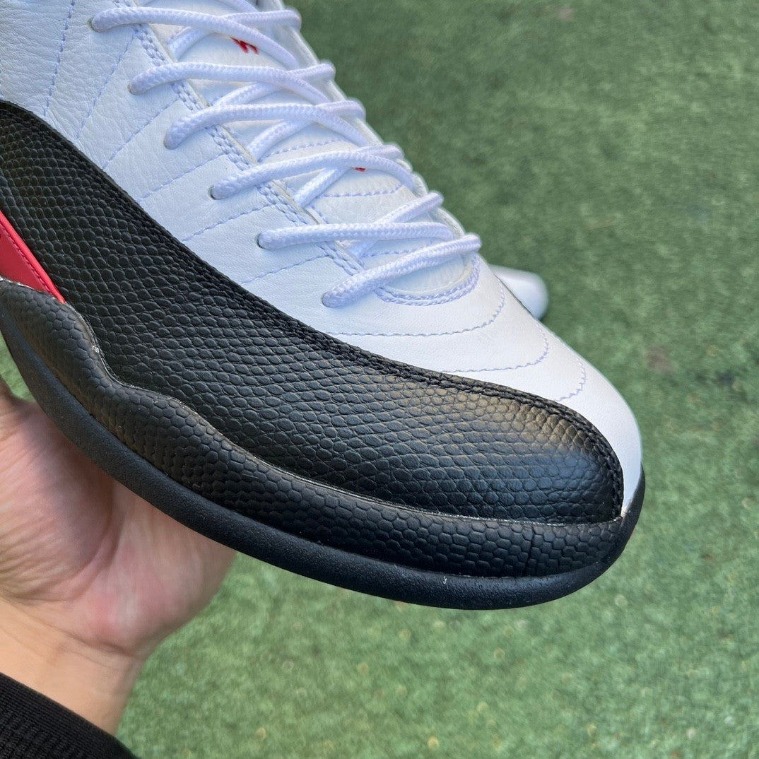 12 Retro Red