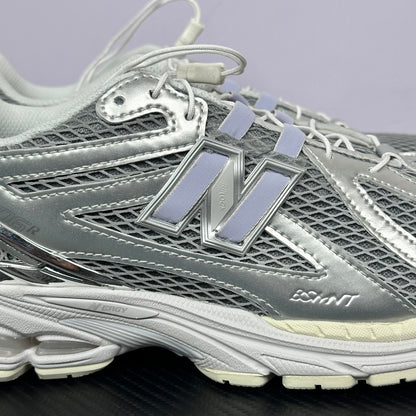 1906 Metallic Silver / Ivory