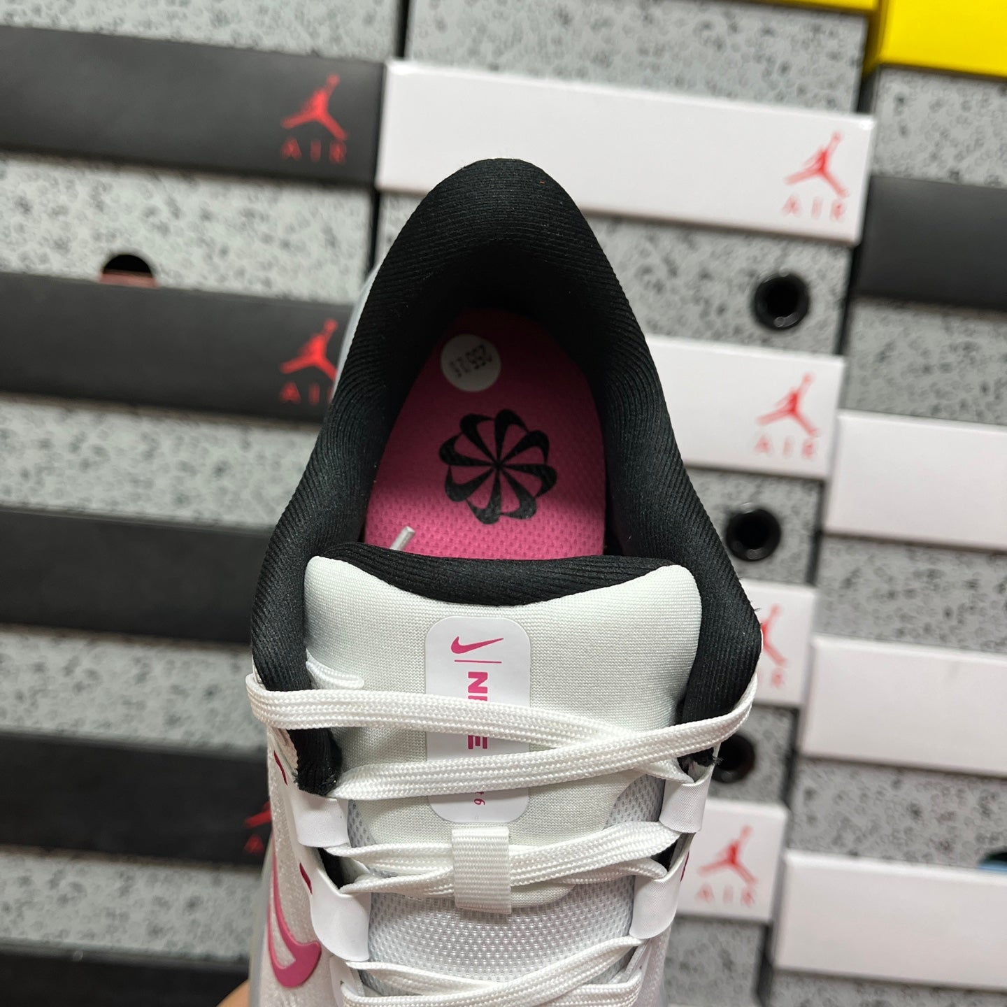 Quest 6 White