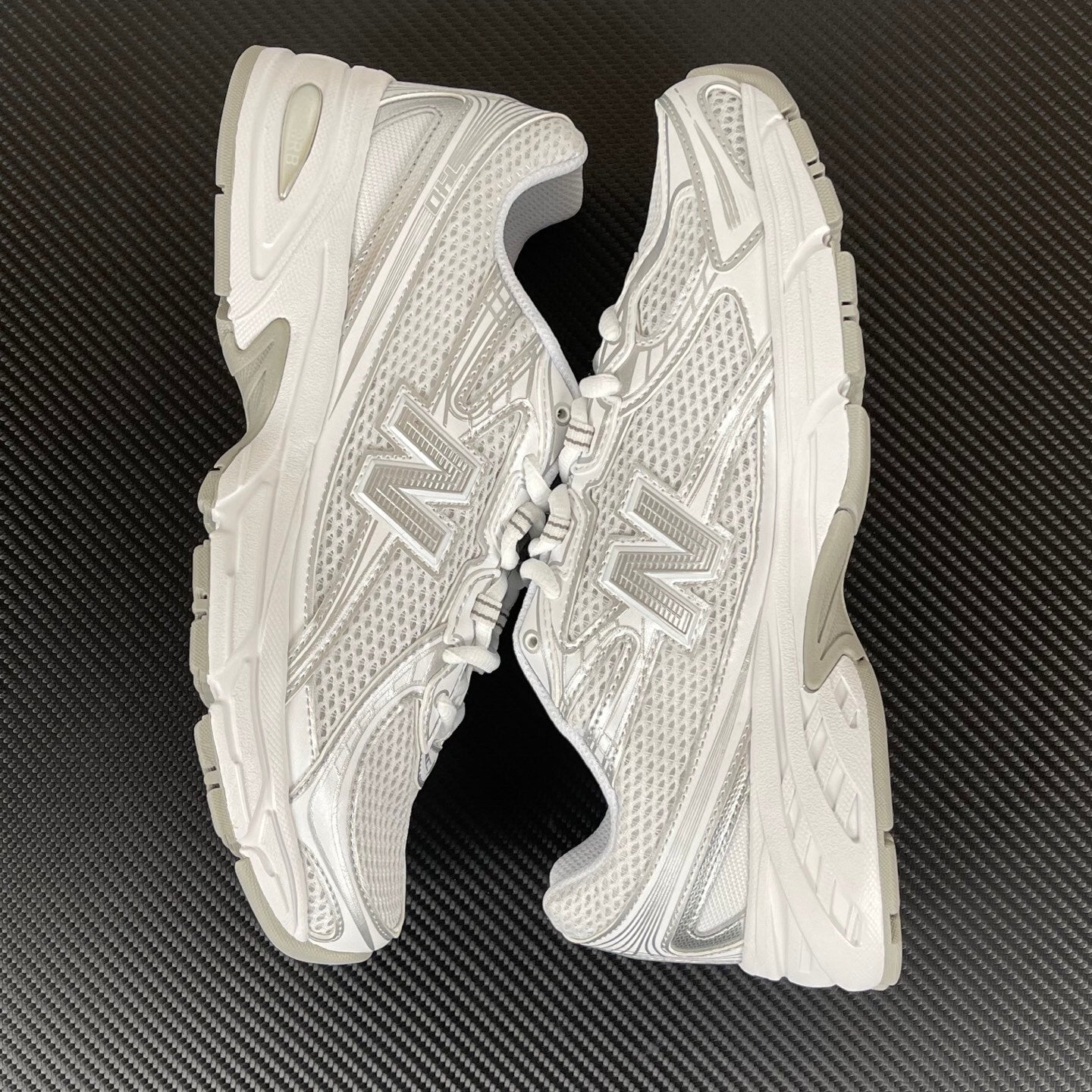 740 Triple White / Silver