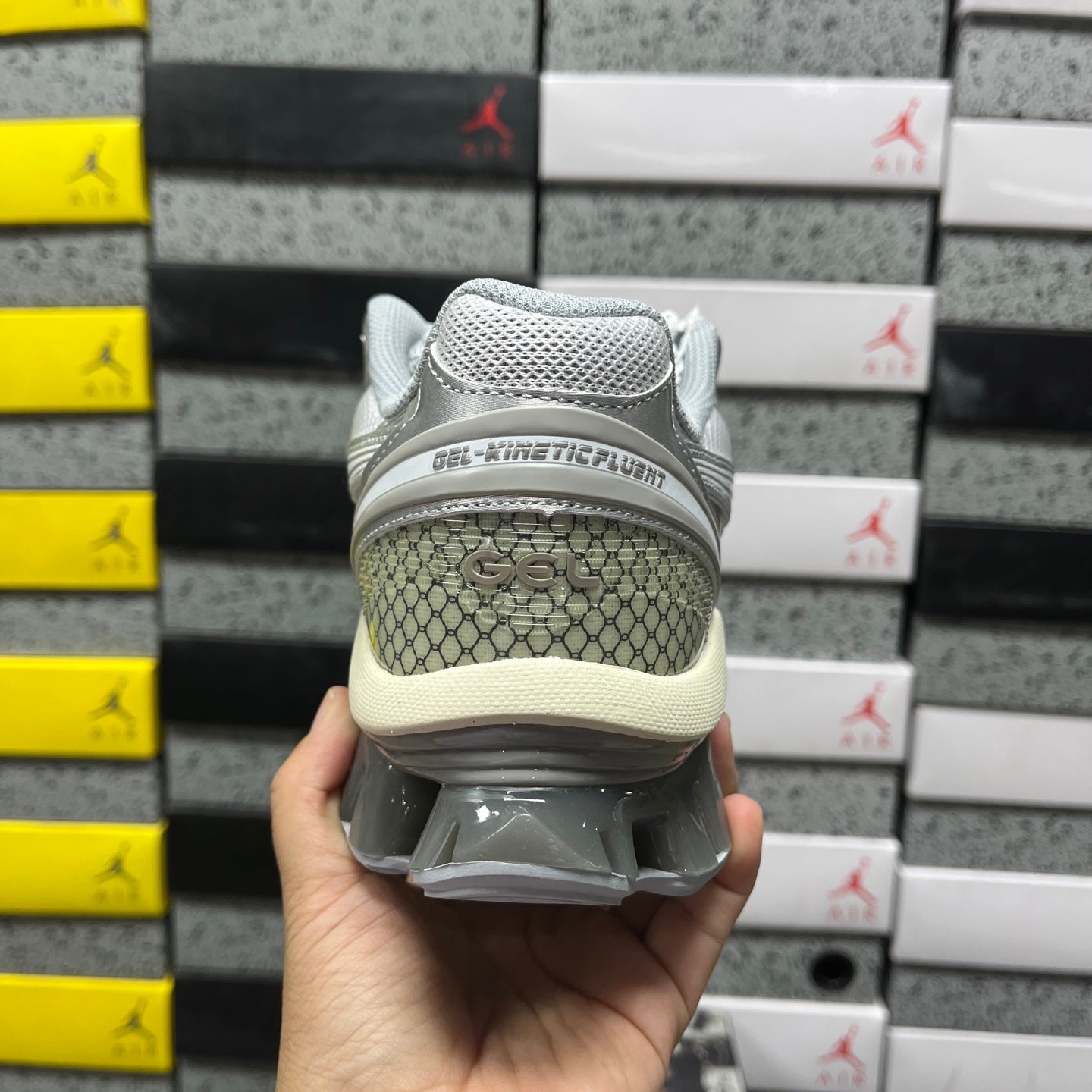 Gel-Kinetic Fluent White and Silver