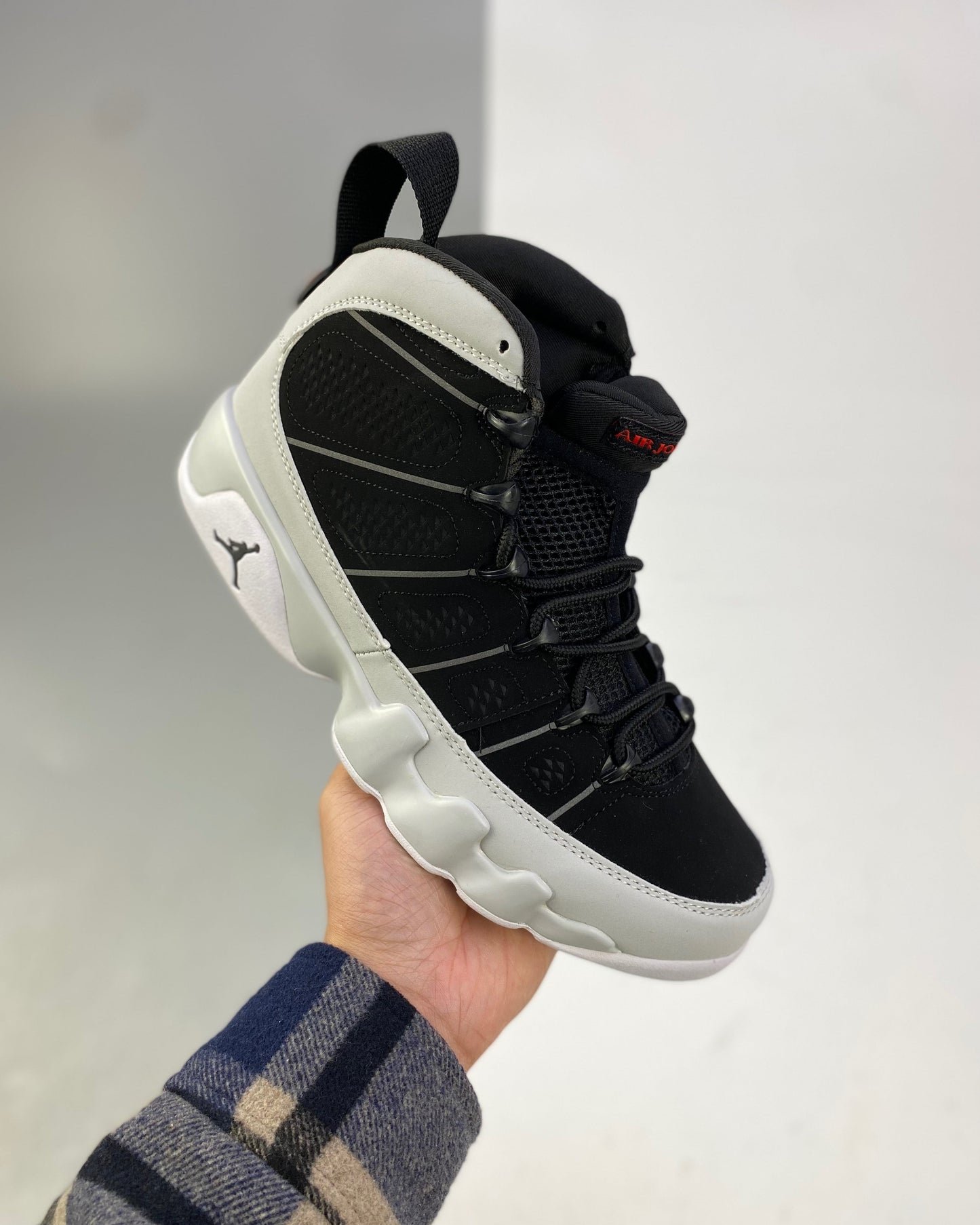 AJ9 Black and White