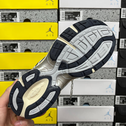 Gel-1130 White/Midnight