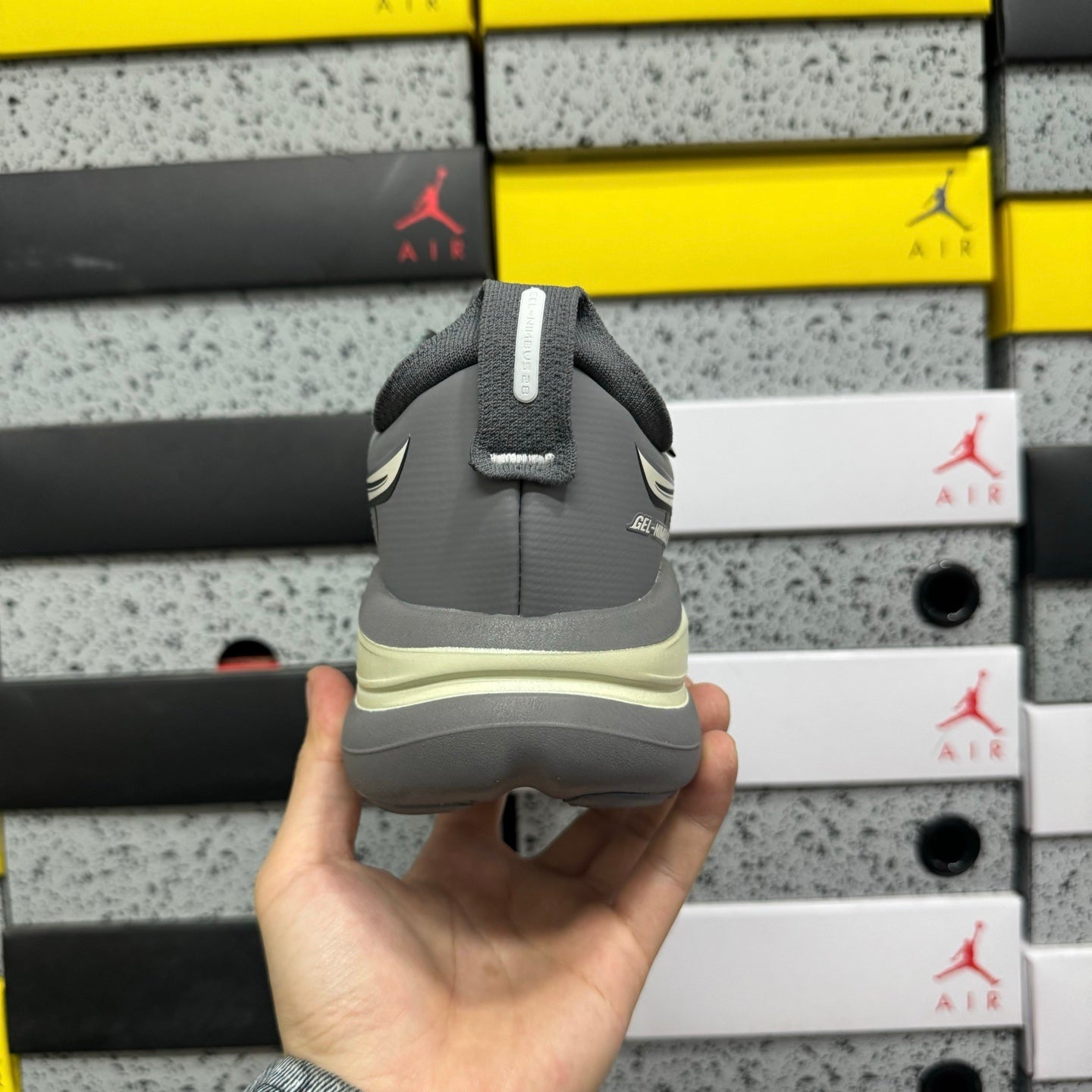 GEL-NIMBUS 28 Dark Grey