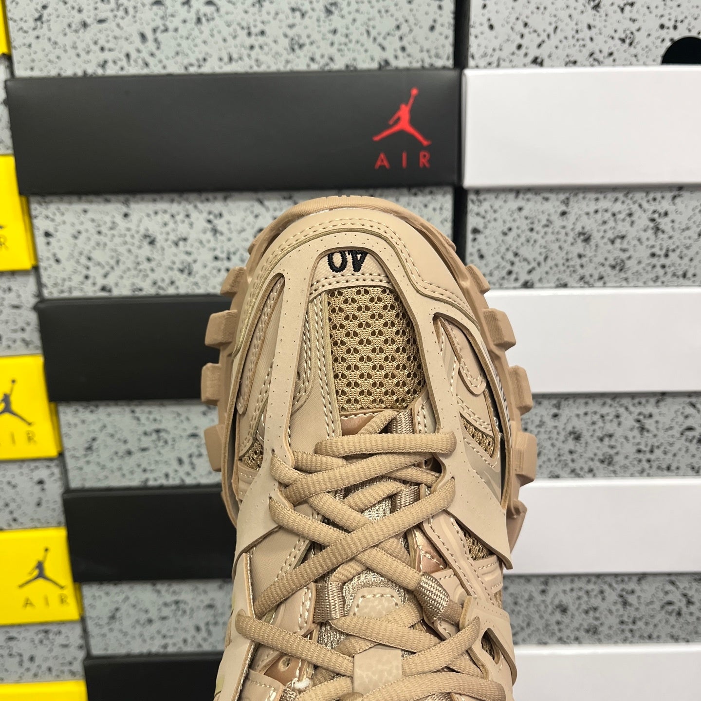 BLG Track Full Beige